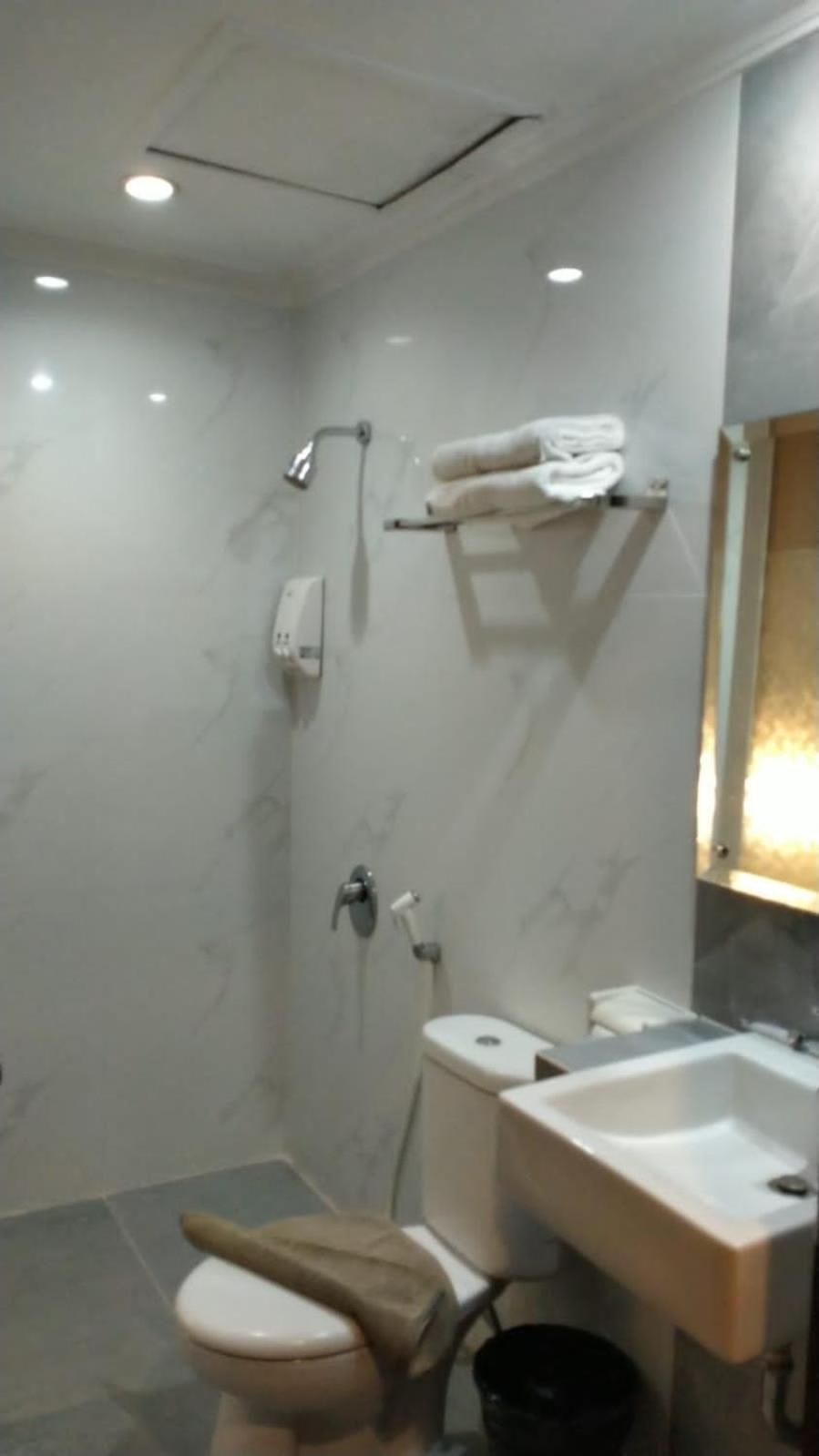 Laxston Hotel Yogyakarta Esterno foto