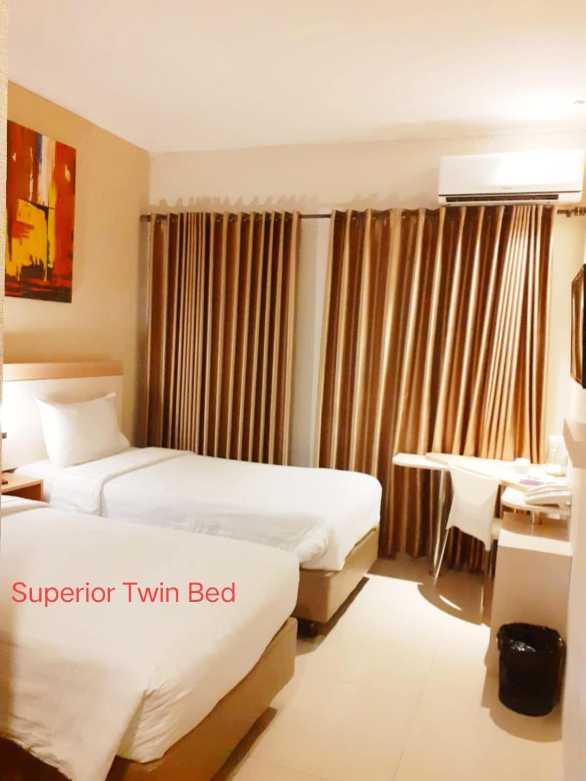 Laxston Hotel Yogyakarta Esterno foto