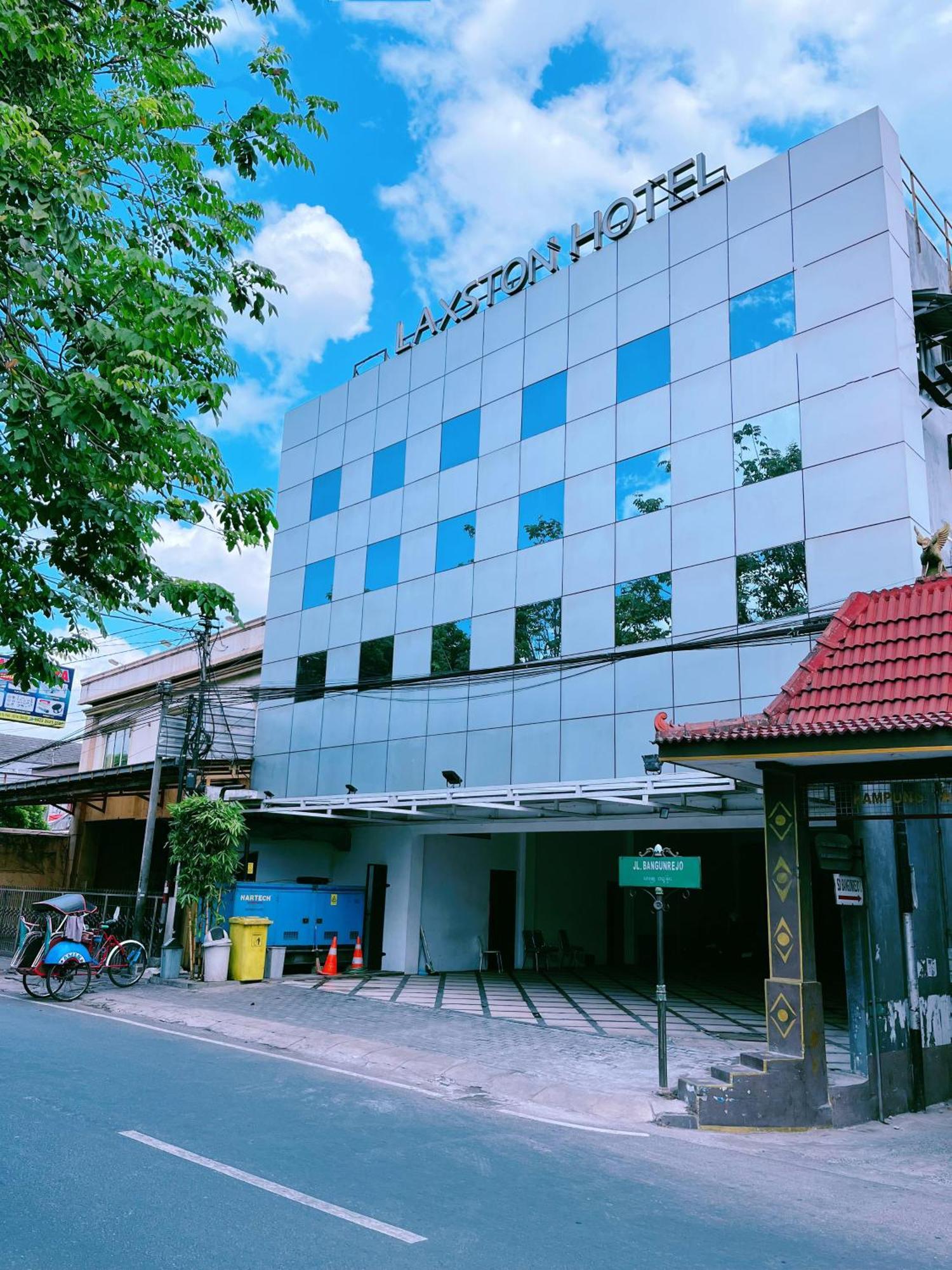 Laxston Hotel Yogyakarta Esterno foto