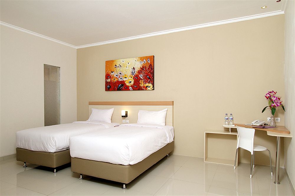 Laxston Hotel Yogyakarta Esterno foto